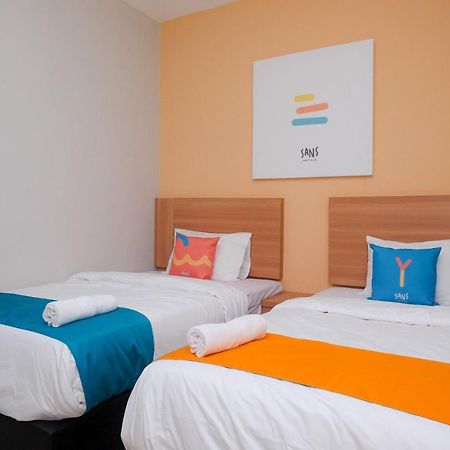Sans Hotel Tiga Putri Semarang By Reddoorz Extérieur photo