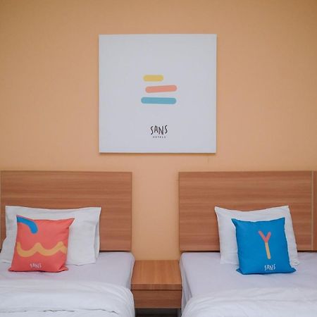 Sans Hotel Tiga Putri Semarang By Reddoorz Extérieur photo