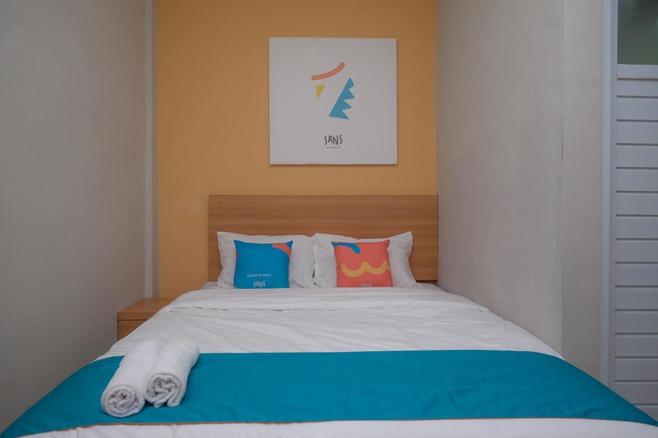 Sans Hotel Tiga Putri Semarang By Reddoorz Extérieur photo