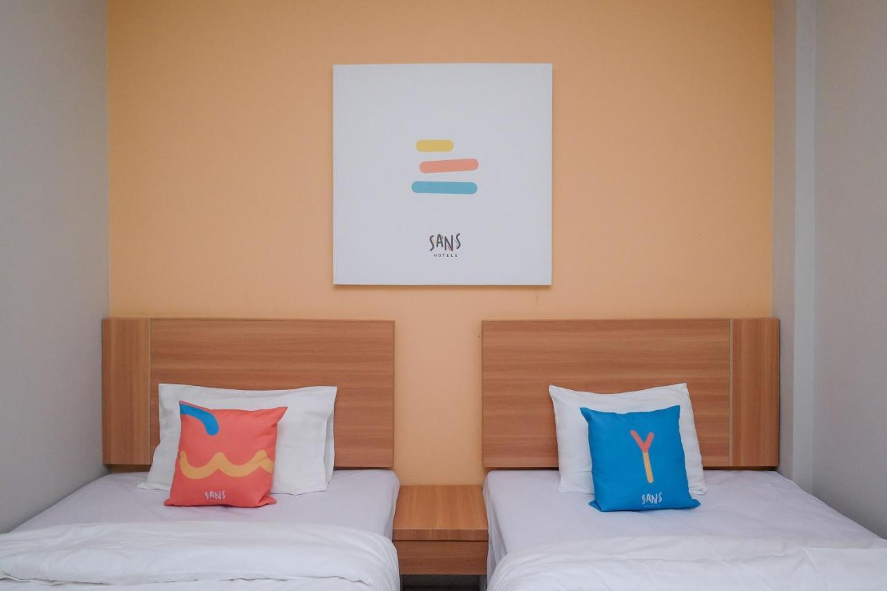 Sans Hotel Tiga Putri Semarang By Reddoorz Extérieur photo