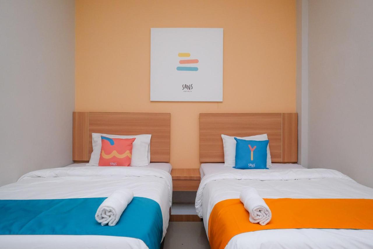 Sans Hotel Tiga Putri Semarang By Reddoorz Extérieur photo