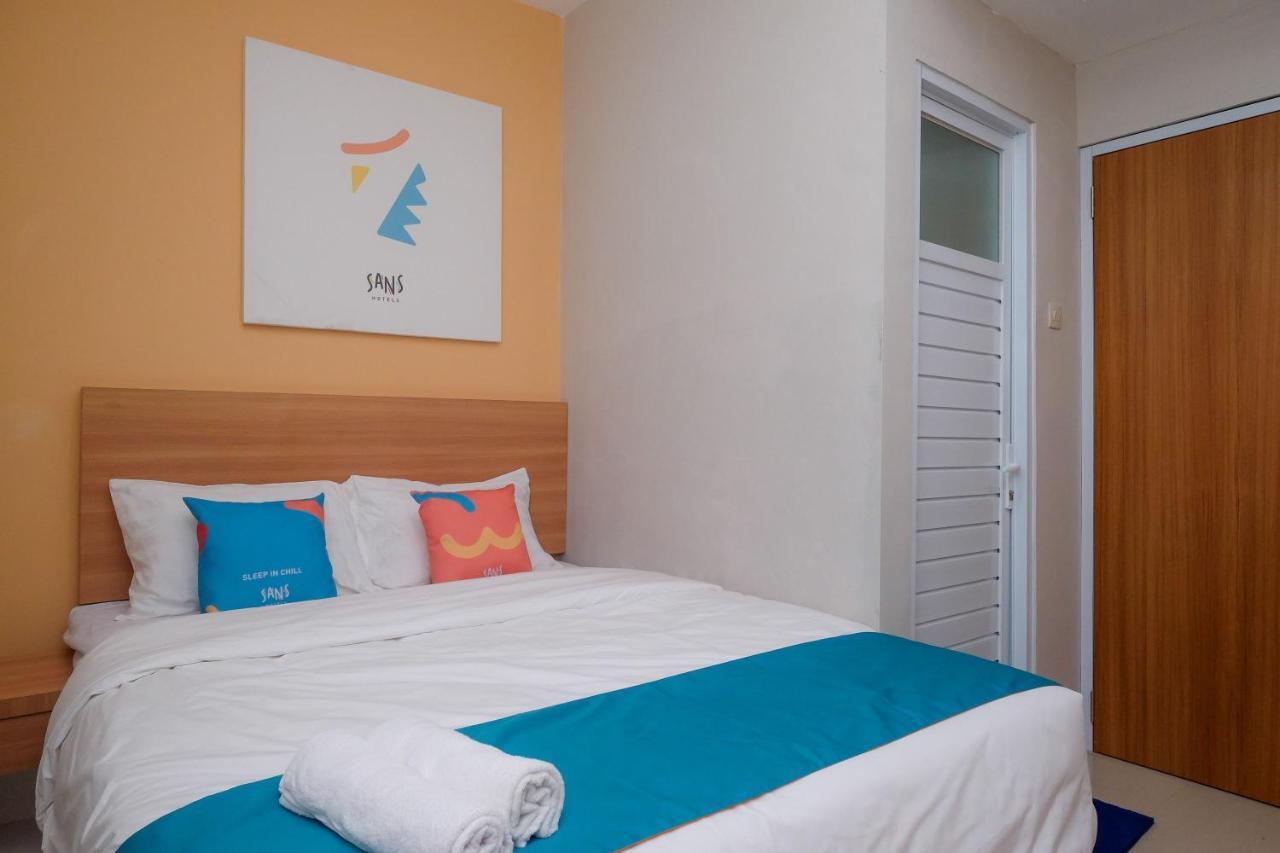 Sans Hotel Tiga Putri Semarang By Reddoorz Extérieur photo