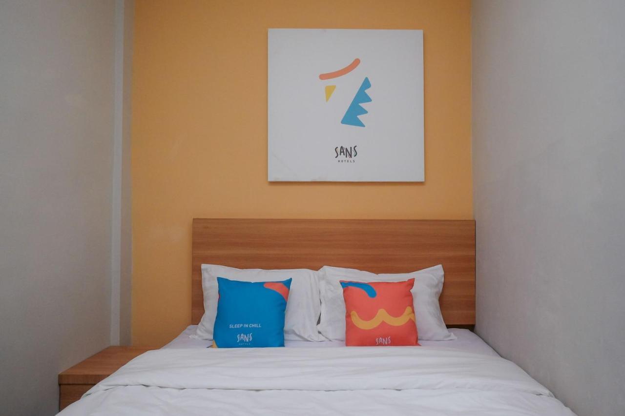 Sans Hotel Tiga Putri Semarang By Reddoorz Extérieur photo