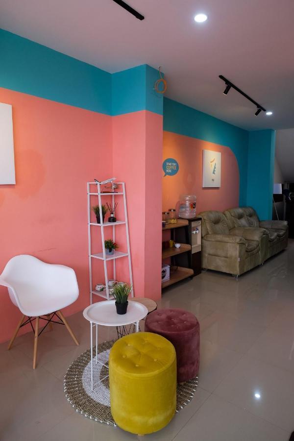Sans Hotel Tiga Putri Semarang By Reddoorz Extérieur photo