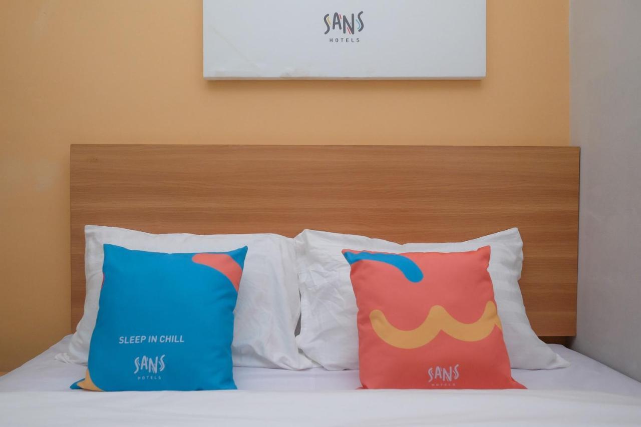 Sans Hotel Tiga Putri Semarang By Reddoorz Extérieur photo