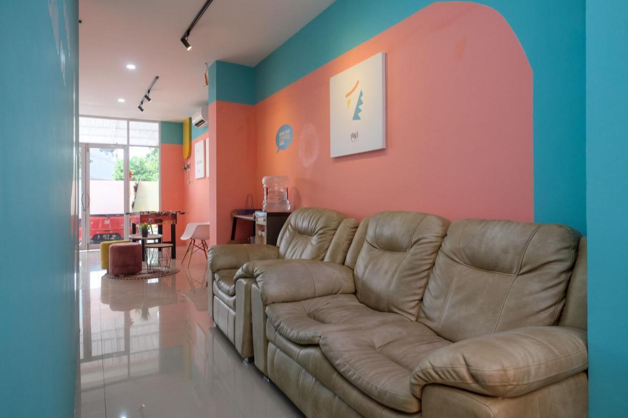 Sans Hotel Tiga Putri Semarang By Reddoorz Extérieur photo