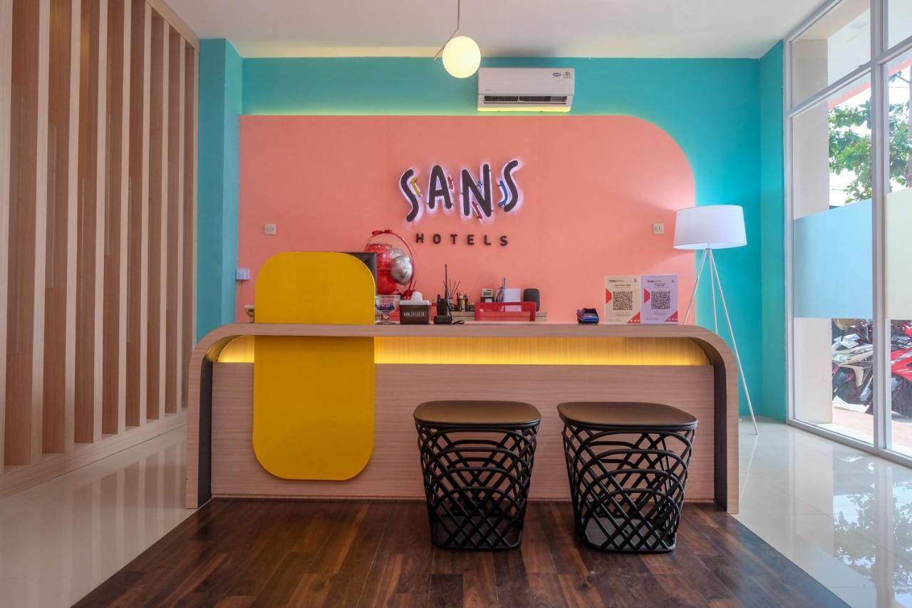 Sans Hotel Tiga Putri Semarang By Reddoorz Extérieur photo
