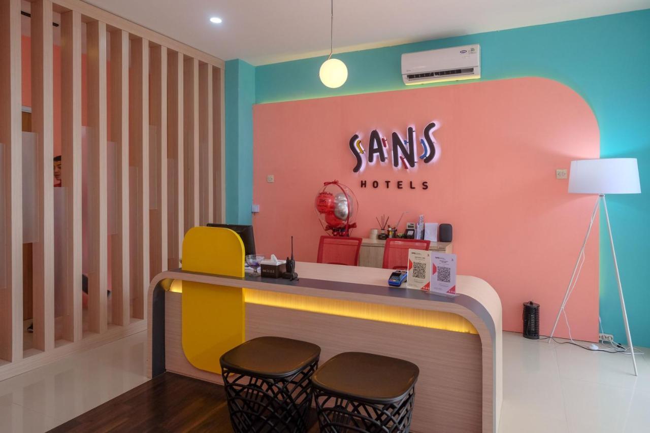 Sans Hotel Tiga Putri Semarang By Reddoorz Extérieur photo
