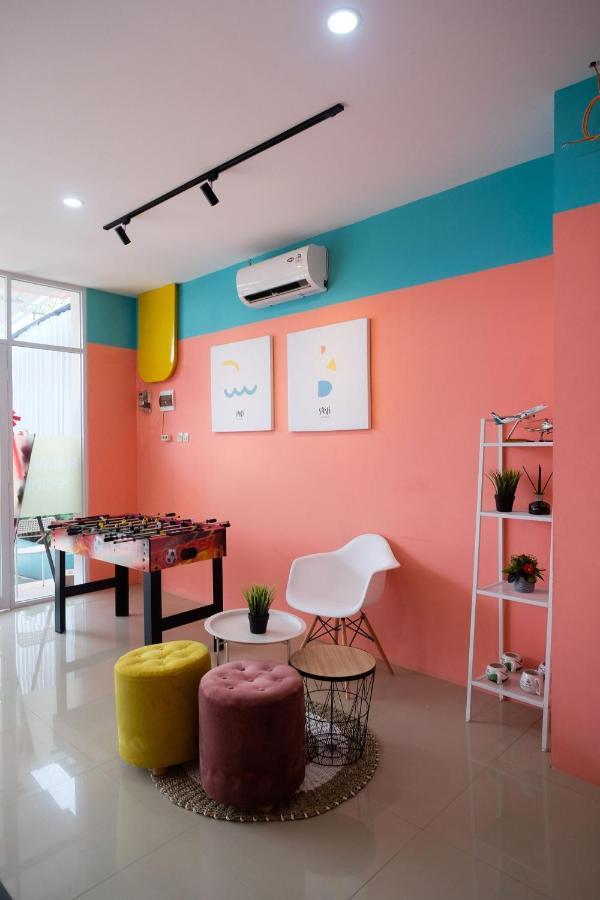 Sans Hotel Tiga Putri Semarang By Reddoorz Extérieur photo