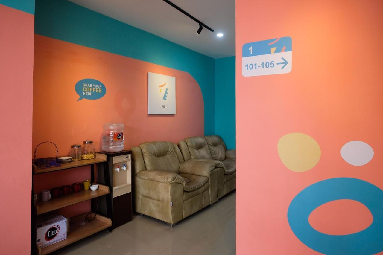 Sans Hotel Tiga Putri Semarang By Reddoorz Extérieur photo