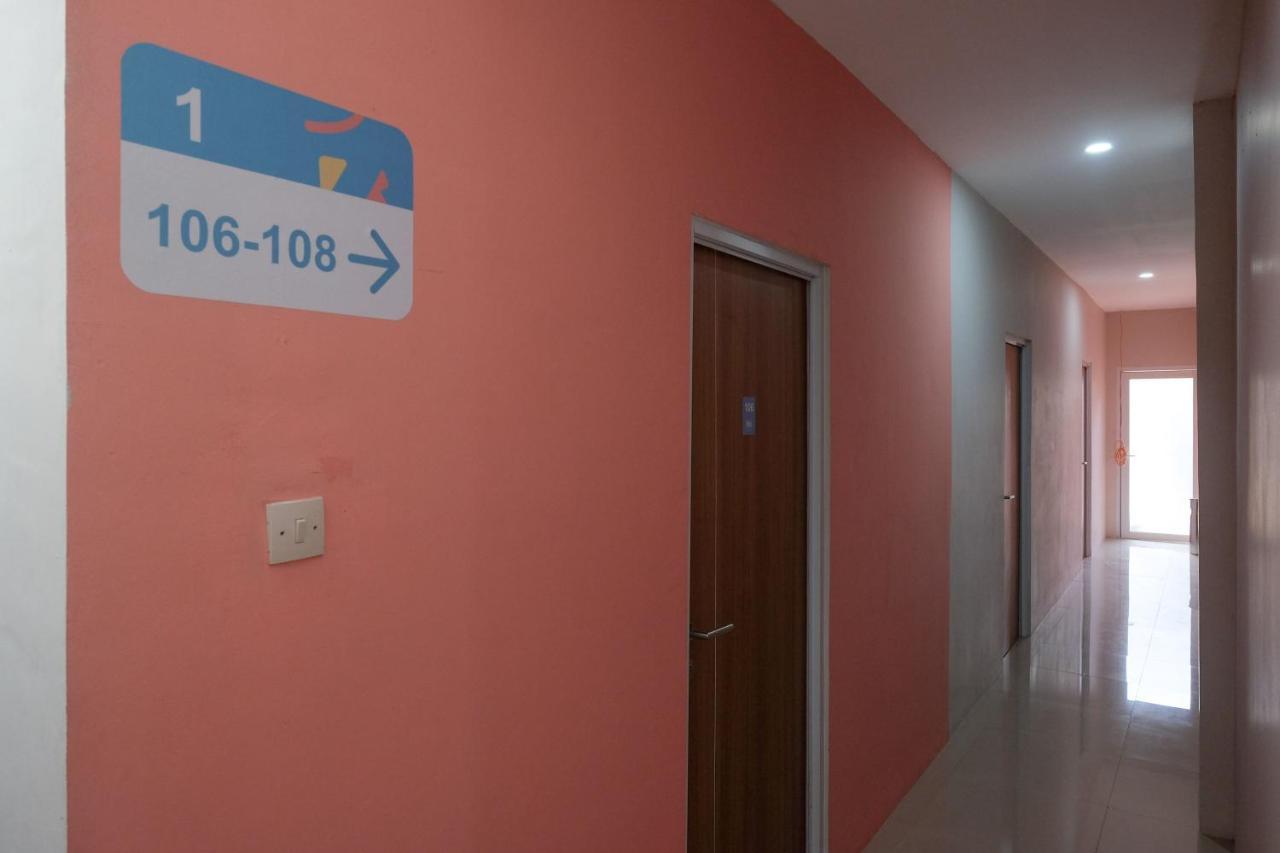 Sans Hotel Tiga Putri Semarang By Reddoorz Extérieur photo